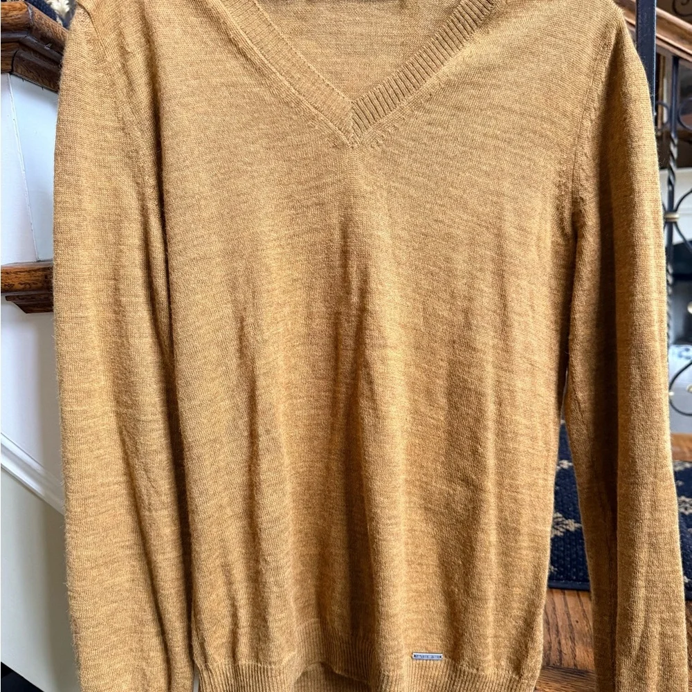 Kuna XS Baby Alpaca Sweater. V Neck EUC. Soft. Beautiful color - Picture 2 of 8